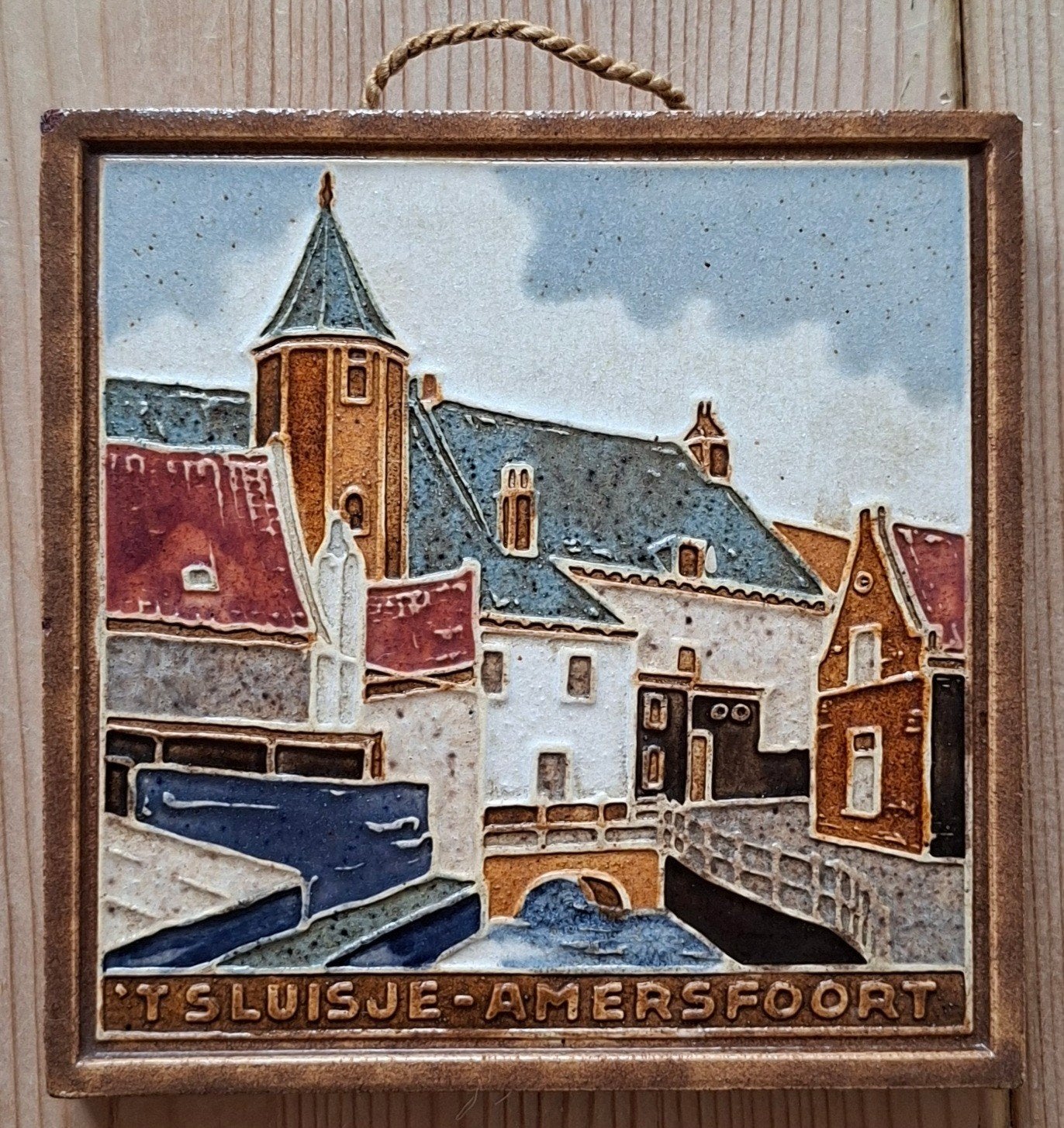 Vintage Cloisonné Tegel Westraven – 't Sluisje Amersfoort, Antiek en Kunst, Antiek | Wandborden en Tegels, Ophalen of Verzenden