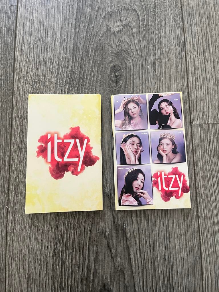 Kpop Itzy boekjes, Ophalen of Verzenden, Zo goed als nieuw, Boek, Tijdschrift of Artikel