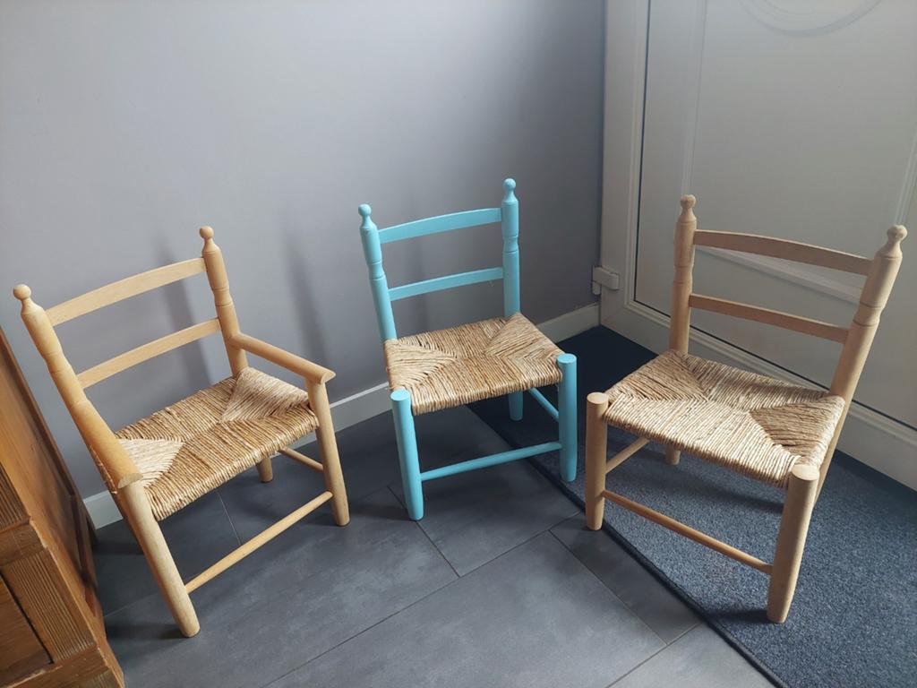 3 houten kinderstoeltjes, Tuin en Terras, Ophalen, Zo goed als nieuw, Hout