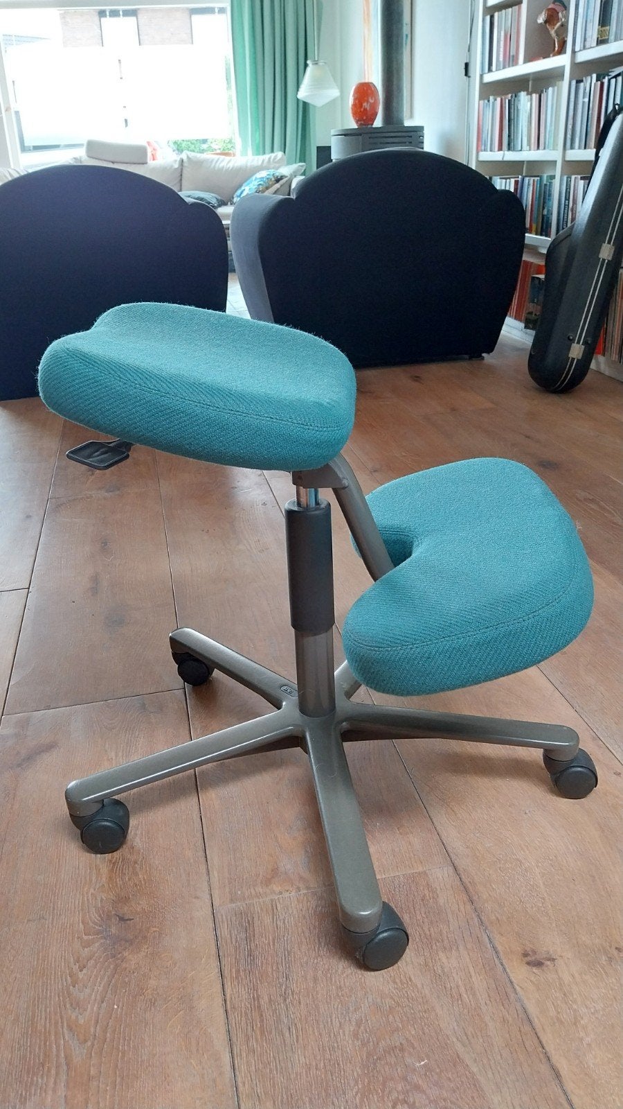 HAG kniestoel, turquoise,  verstelbaar in hoogte, Ophalen, Blauw, Zo goed als nieuw, Bureaukruk
