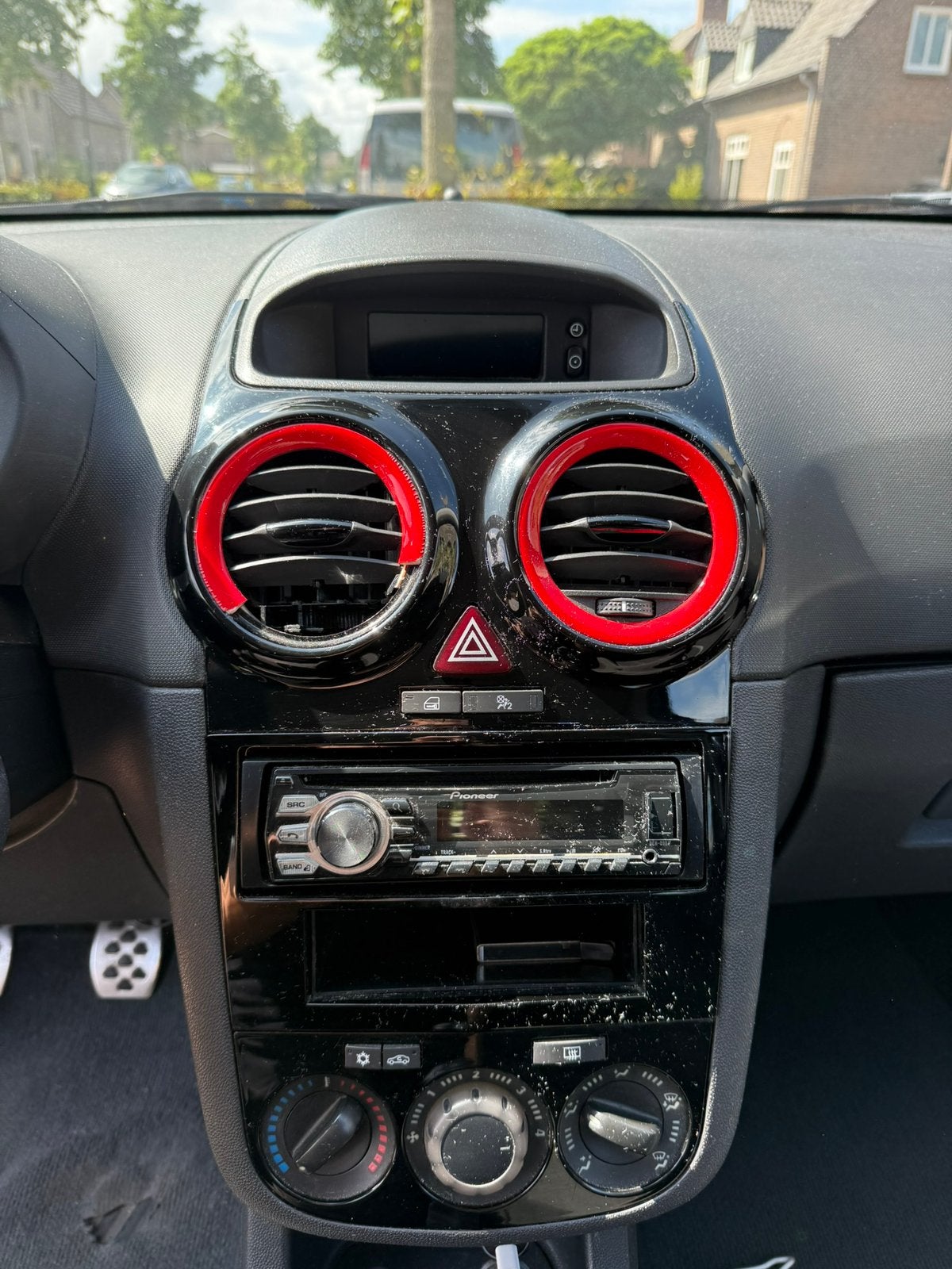 Foto 22 van Opel Corsa 1.2 86PK | 2010 | €1.295 | Zonder APK