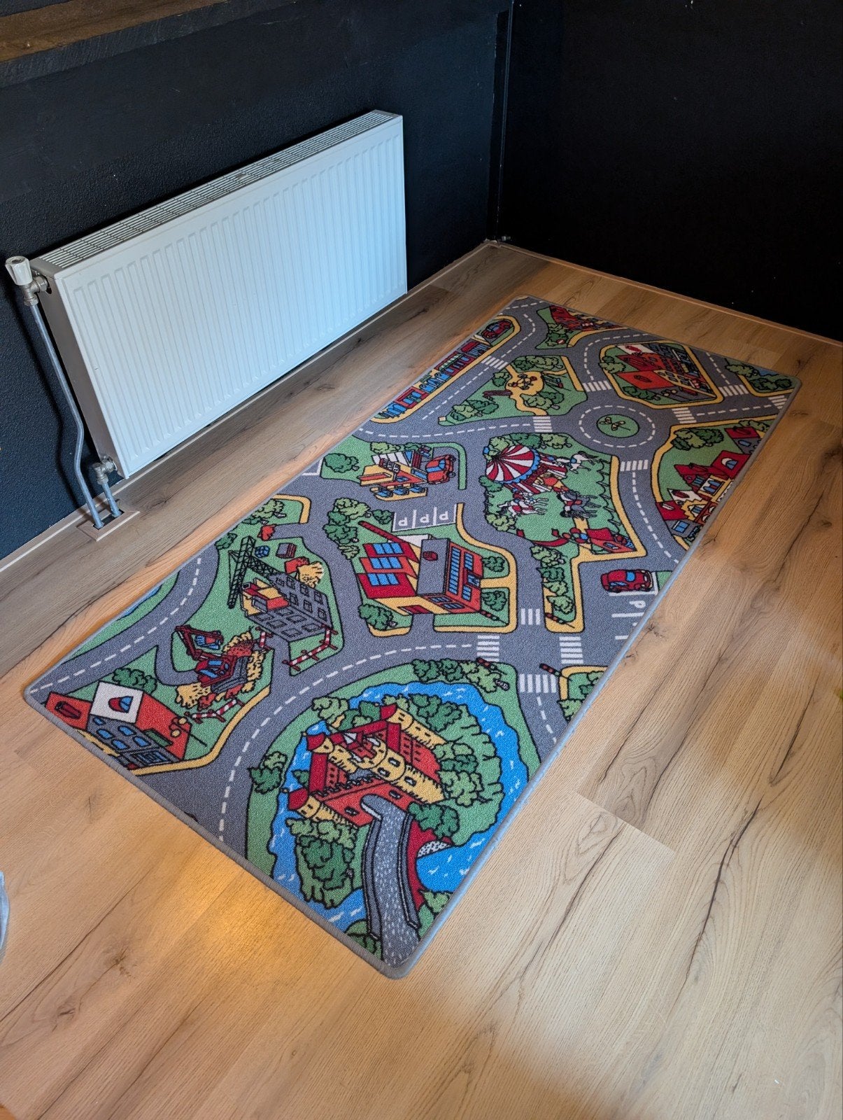 Speelkleed met wegen, gebouwen en kermis - Kinderkamer, Ophalen, Zo goed als nieuw, Jongen of Meisje