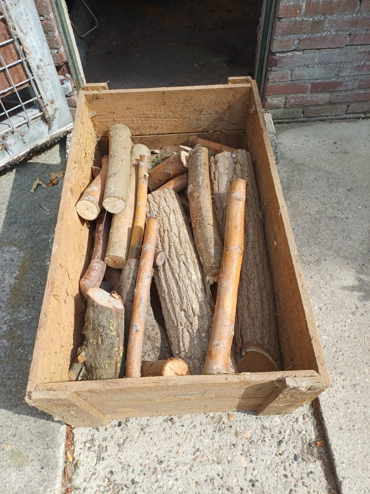Houten kist met brandhout / haardhout, Minder dan 3 m³, Ophalen, Overige houtsoorten, Stammen