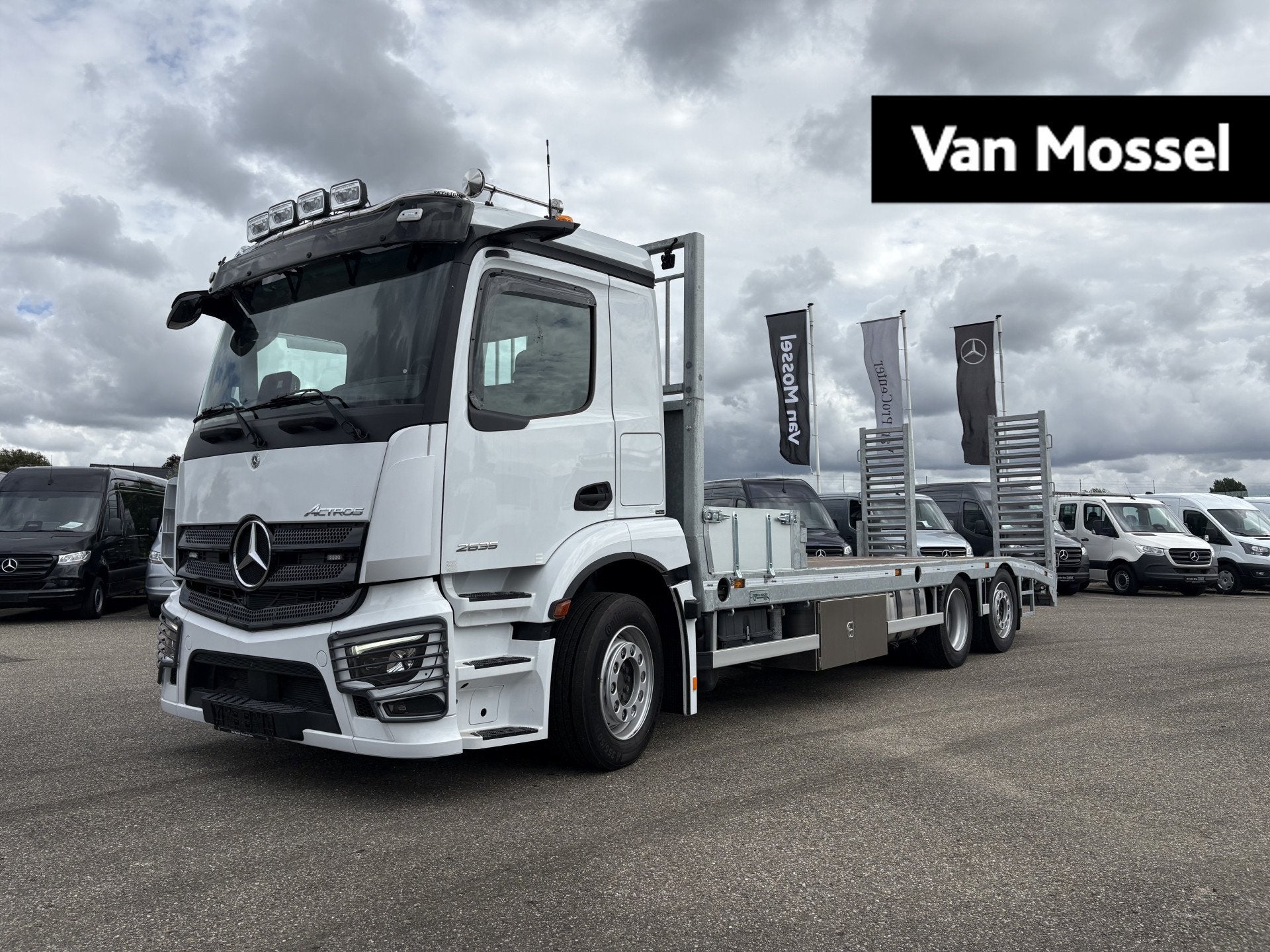 Mercedes-Benz ACTROS 2635 6X2L Oprijwagen (bj 2024), Automaat, Lederen bekleding, Zwart, Wit