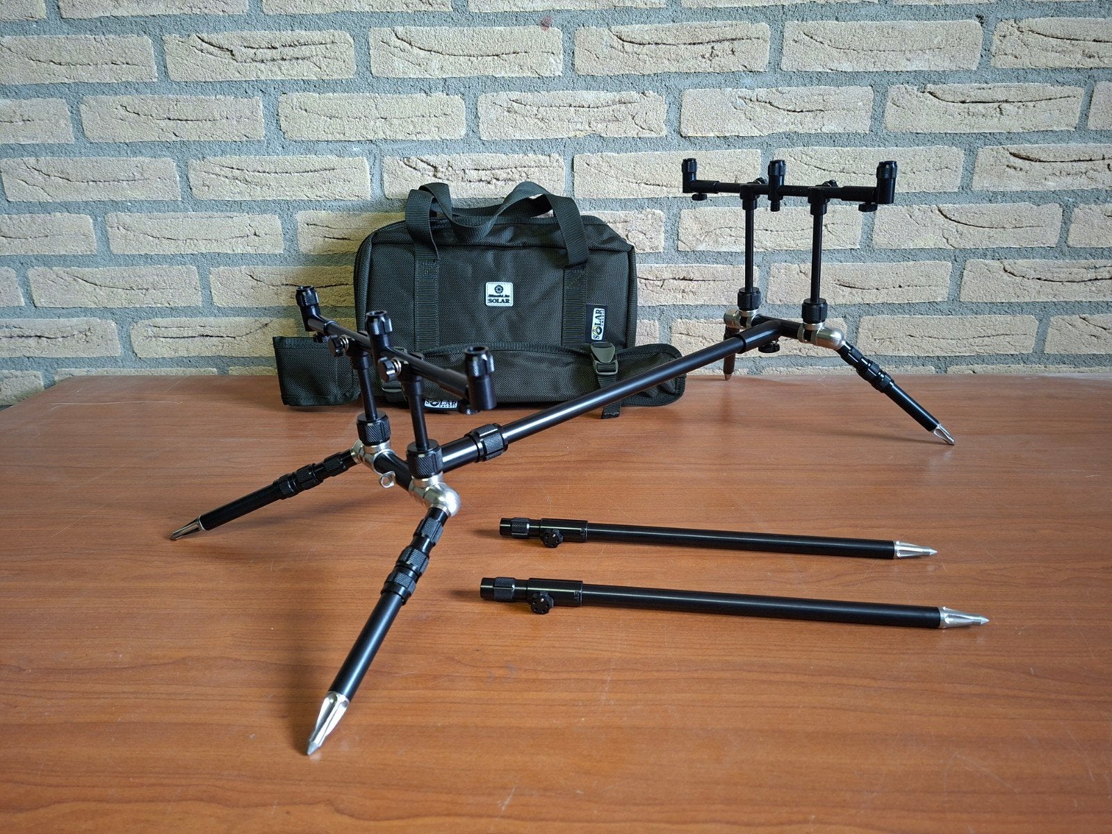 Solar Blacklite Worldwide RodPod Inclusief 12" Banksticks, Watersport en Boten, Hengelsport | Karpervissen, Ophalen of Verzenden