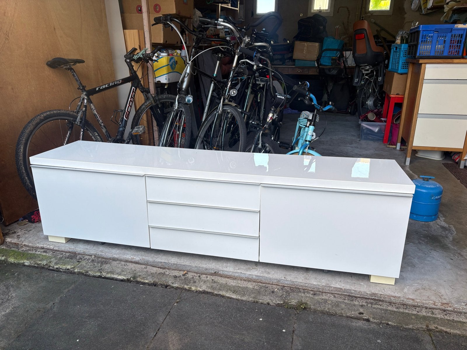 Witte TV-meubel met lades en deuren, Huis en Inrichting, Ophalen, Overige materialen, Gebruikt, 150 tot 200 cm