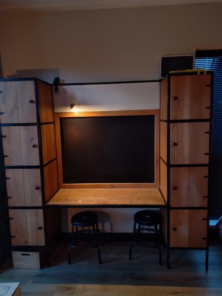 Opbergkast met krijtbord, frame van metaal met hout, Met deur(en), Ophalen of Verzenden, Zo goed als nieuw, Metaal