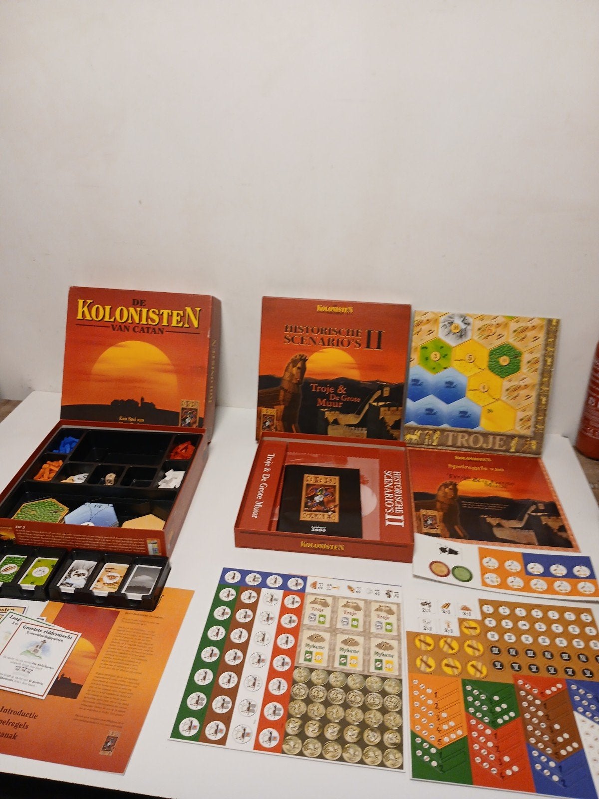 Kolonisten van catan + uitbereiding troje en de grote muur, Hobby en Vrije tijd, Gezelschapsspellen | Bordspellen, Ophalen of Verzenden
