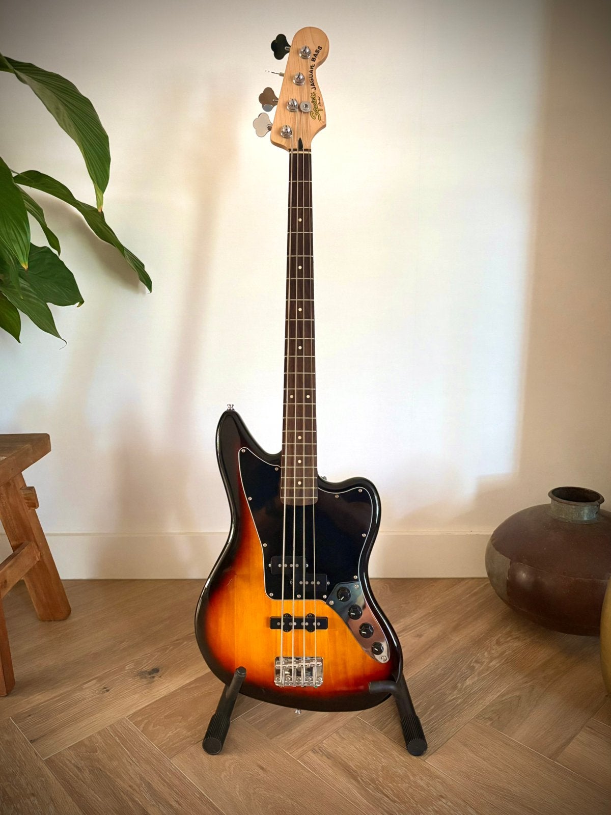 Squier Vintage Modified Jaguar Bass Special 3-tone sunburst, Ophalen of Verzenden, Zo goed als nieuw