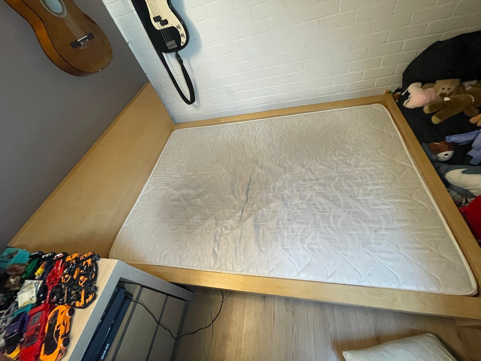 Houten bedframe met matras 206x156cm, Ophalen, Gebruikt, Tweepersoons, Overige maten