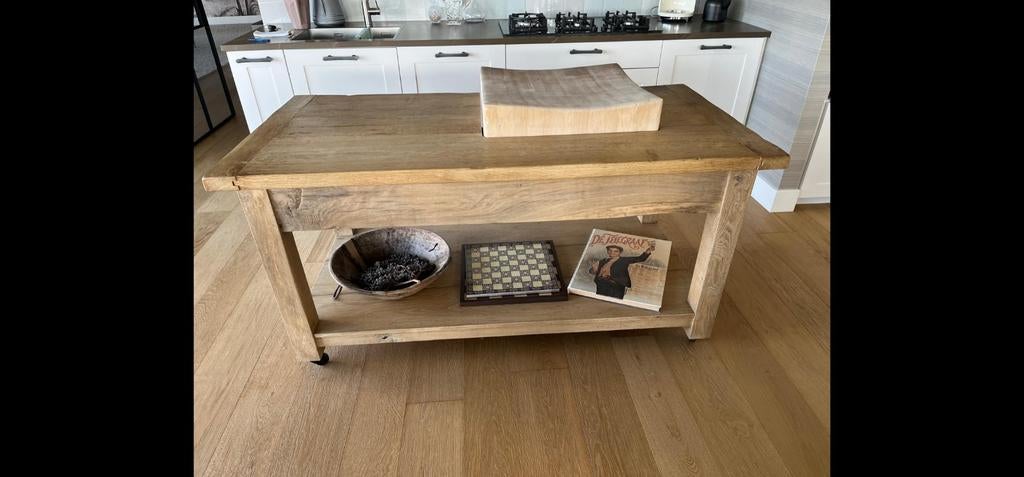 Robuuste eikenhouten keukentafel/eiland met hakblok, Eikenhout, 150 tot 200 cm, Vier personen, Rechthoekig