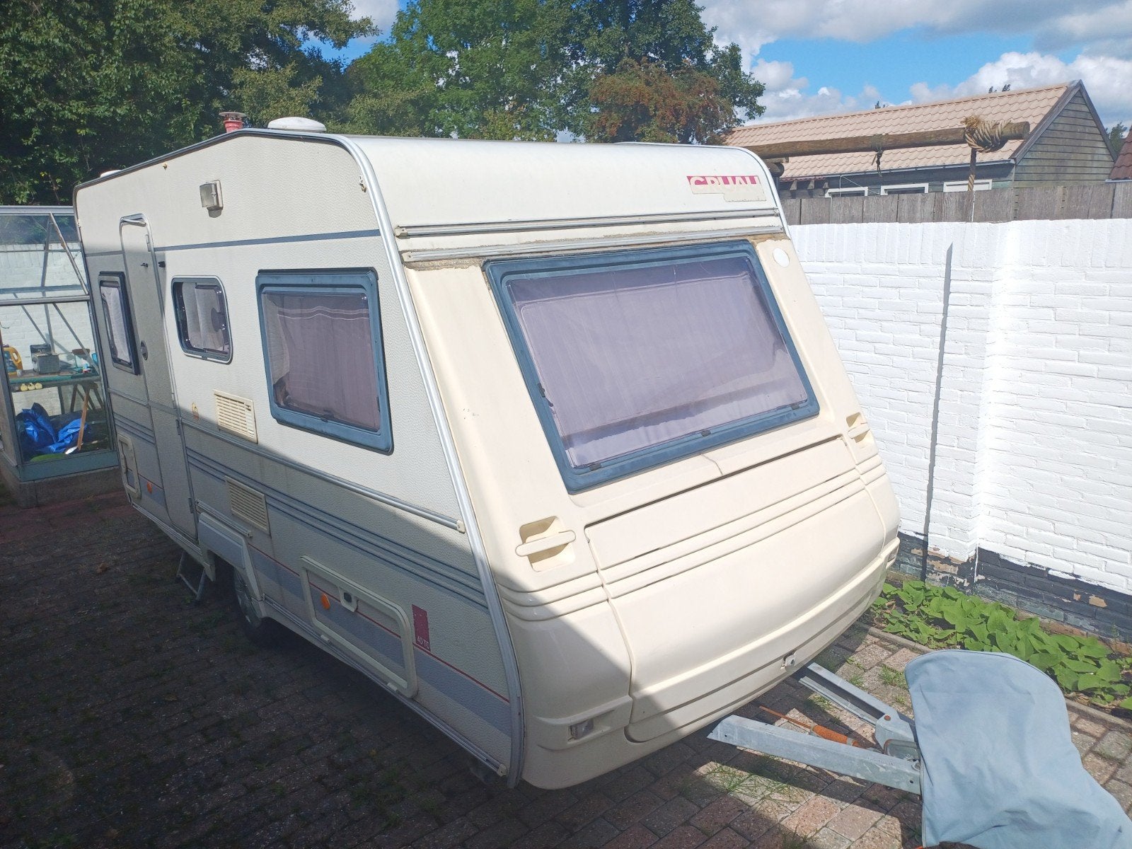 Kleine lichte Gruau caravan uit 1997 met voortent.2000 euro, Particulier