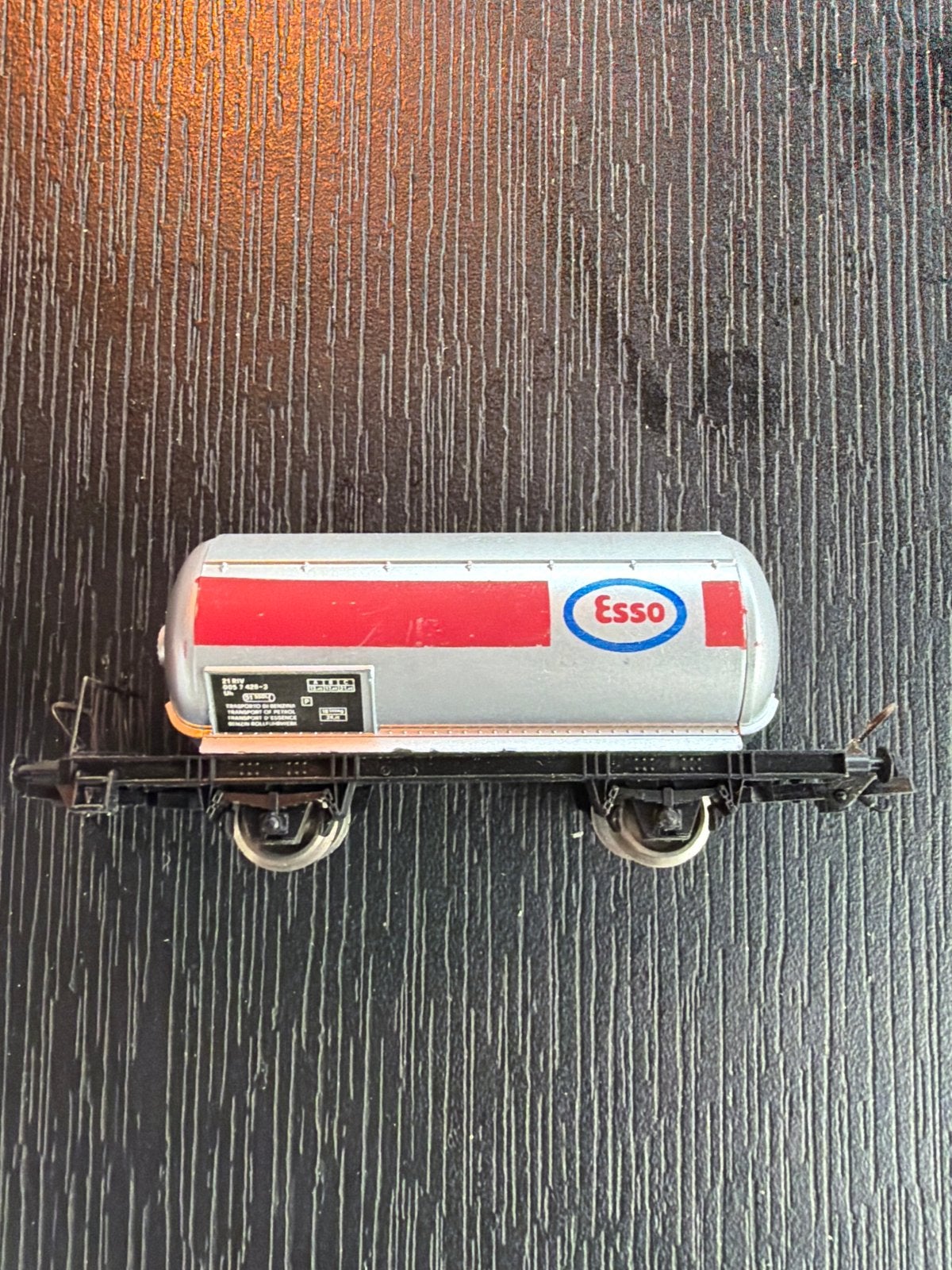 Jouef Esso Tankwagon H0 - Zilver met rode streep, Hobby en Vrije tijd, Modeltreinen | H0, Wisselstroom, Gebruikt, Wagon, Ophalen of Verzenden