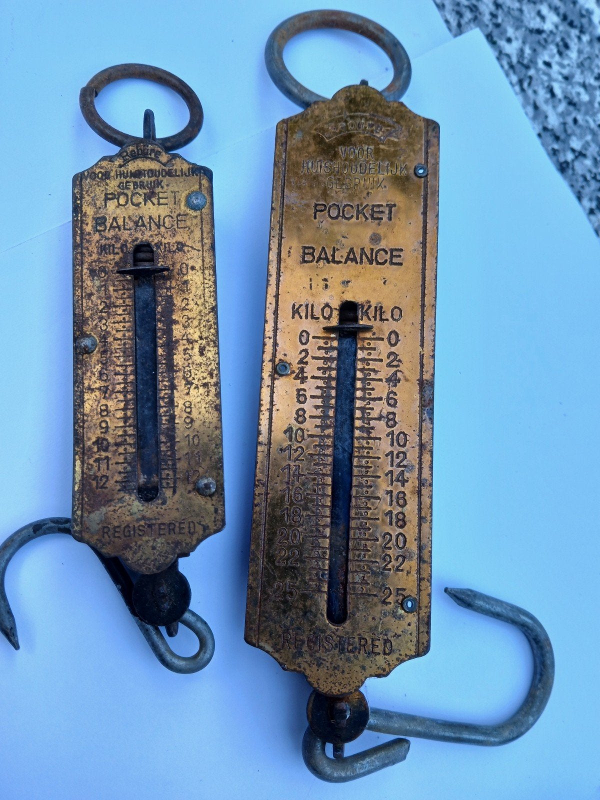 Set van 2 vintage veerweegschalen, Ophalen of Verzenden, Gebruikt, Hangweegschaal, Minder dan 50 kg