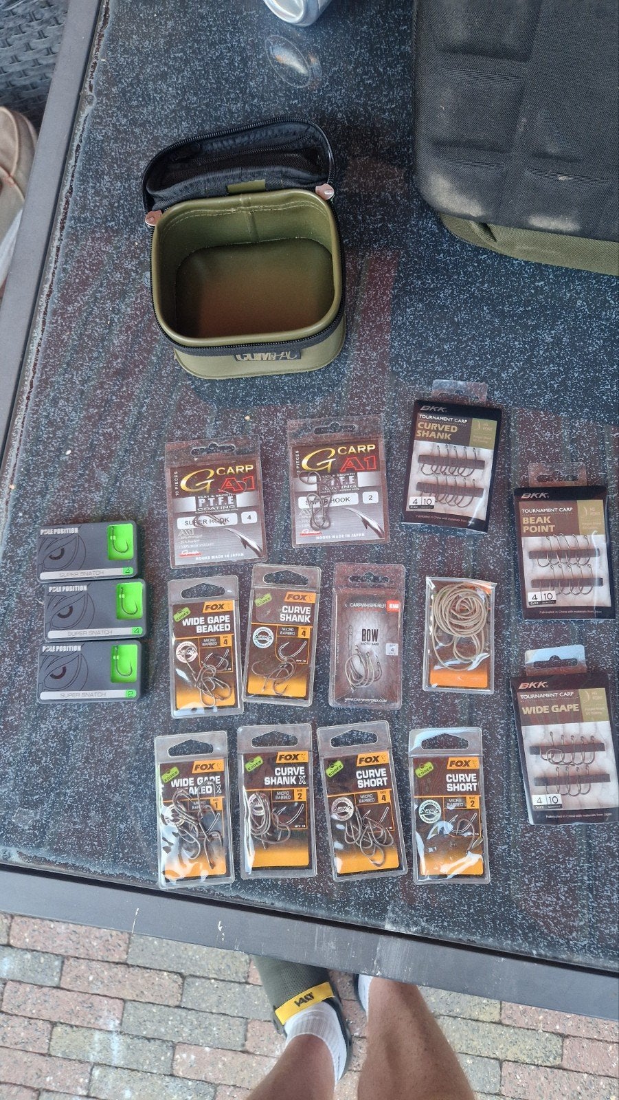 Diverse karperhaken en accessoires in aqua tas, Ophalen of Verzenden, Zo goed als nieuw, Haak