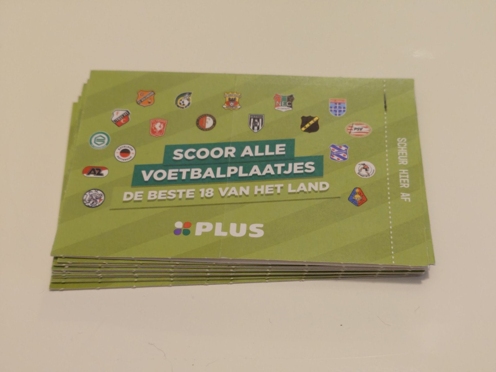 9 PLUS voetbalplaatjes, Ophalen