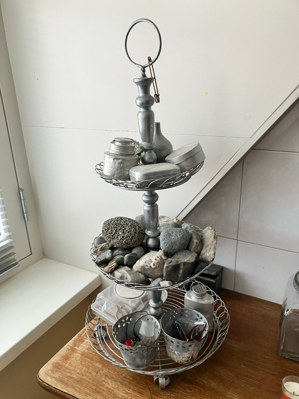 Decoratieve ijzeren etagère - 3 lagen, Huis en Inrichting, Woonaccessoires | Etagères, Ophalen of Verzenden, Gebruikt