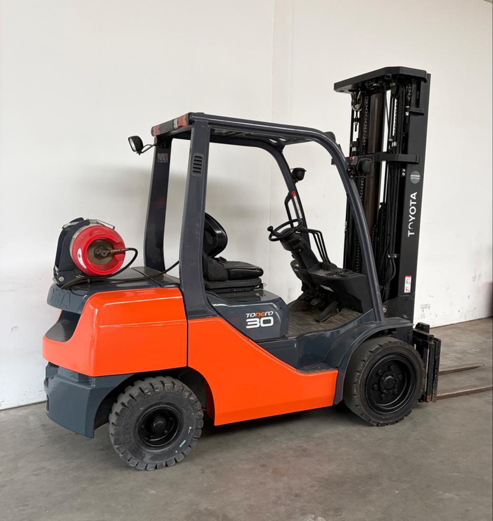 Toyota Tonero 30 LPG Heftruck - 2015, 550cm hefhoogte, Ophalen, Gebruikt, Toyota