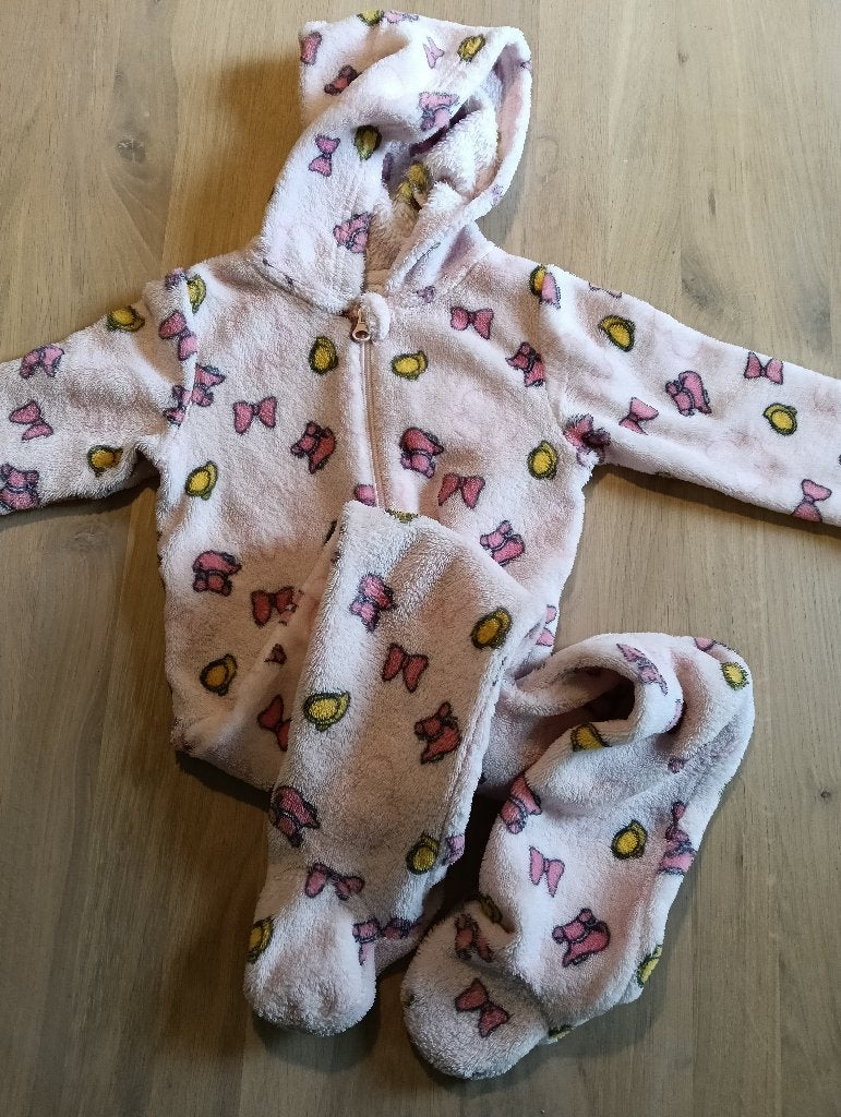 Meisjespyjama roze met capuchon – 18-24 maanden, Kinderen en Baby's, Kinderkleding | Maat 92, Ophalen of Verzenden, Zo goed als nieuw
