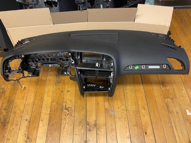 Dashboard Audi A4 (B8) (2011-11/2015-12), Gebruikt, Auto-Union-Straße  1, Ingolstadt 85057, , Duitsland, Info@audi.de, Audi