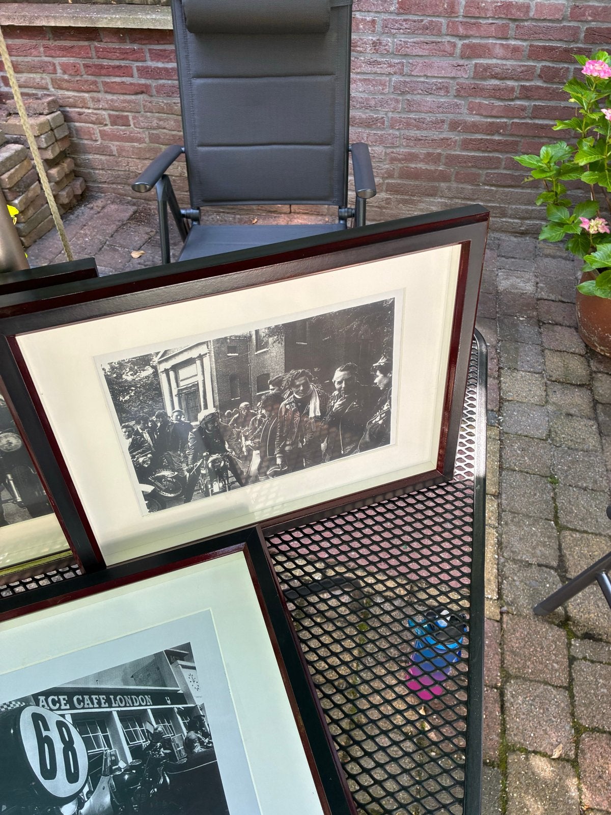 Set van 3 ingelijste zwart-wit foto's van motoren, Antiek en Kunst, Kunst | Tekeningen en Foto's, Ophalen, Foto, Fotografie, Ingelijst