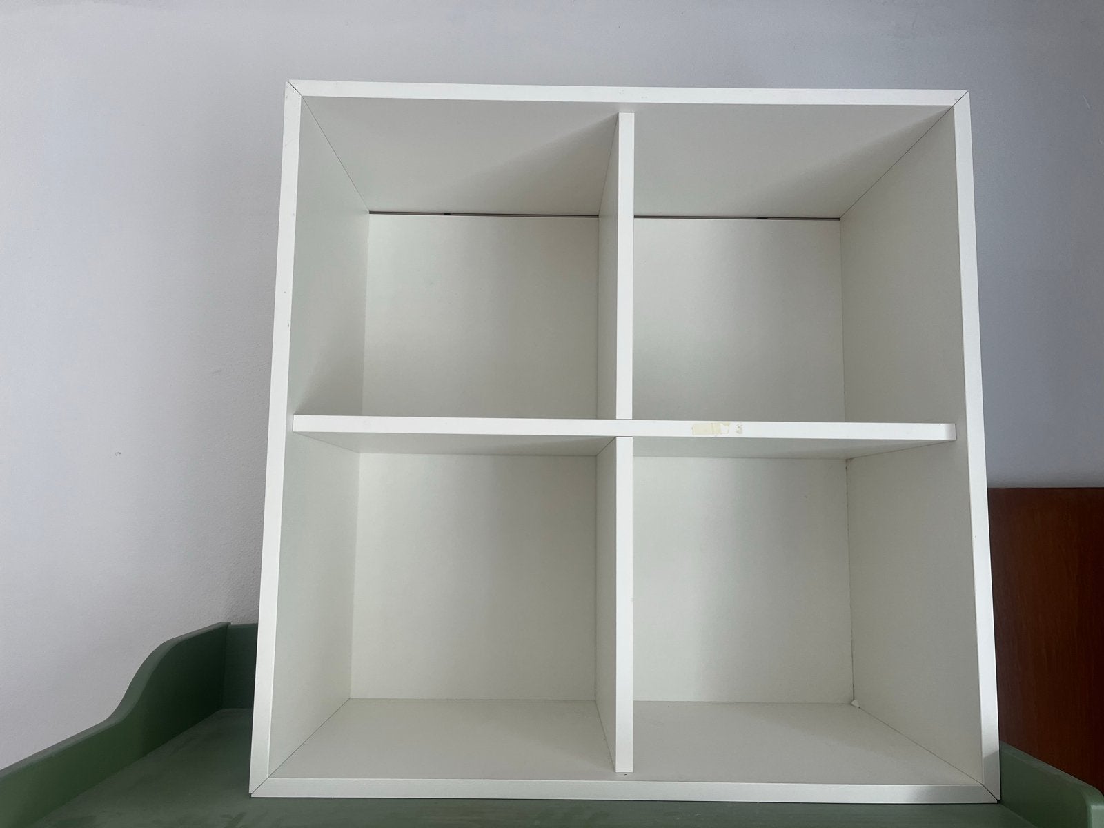 Wit IKEA EKET kastje met 4 vakken, Ophalen, Met plank(en), Gebruikt, 50 tot 100 cm