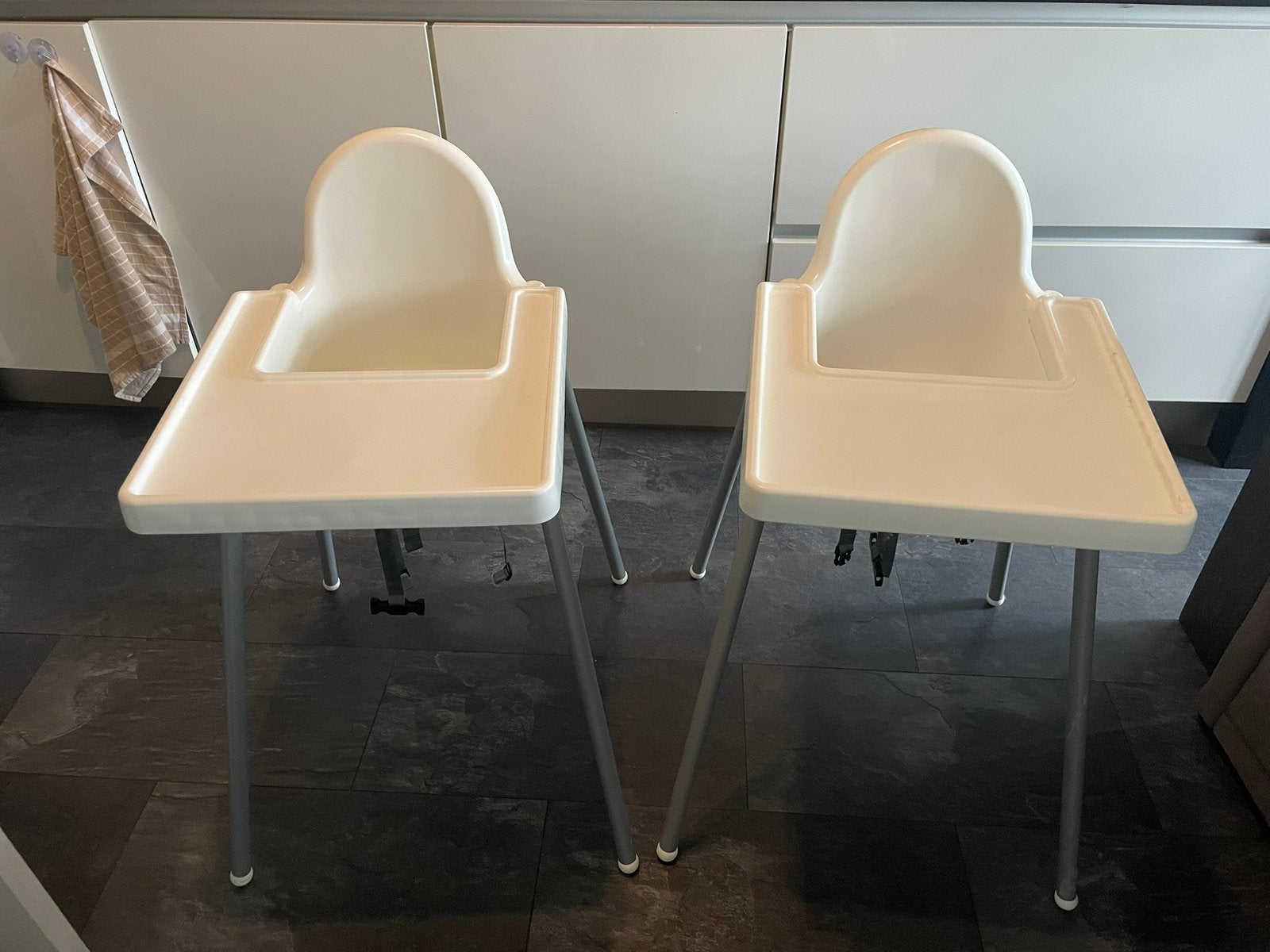 2 IKEA kinderstoelen met afneembaar tafelblad en kussens, Kinderen en Baby's, Kinderstoelen, Ophalen, Gebruikt, Overige typen