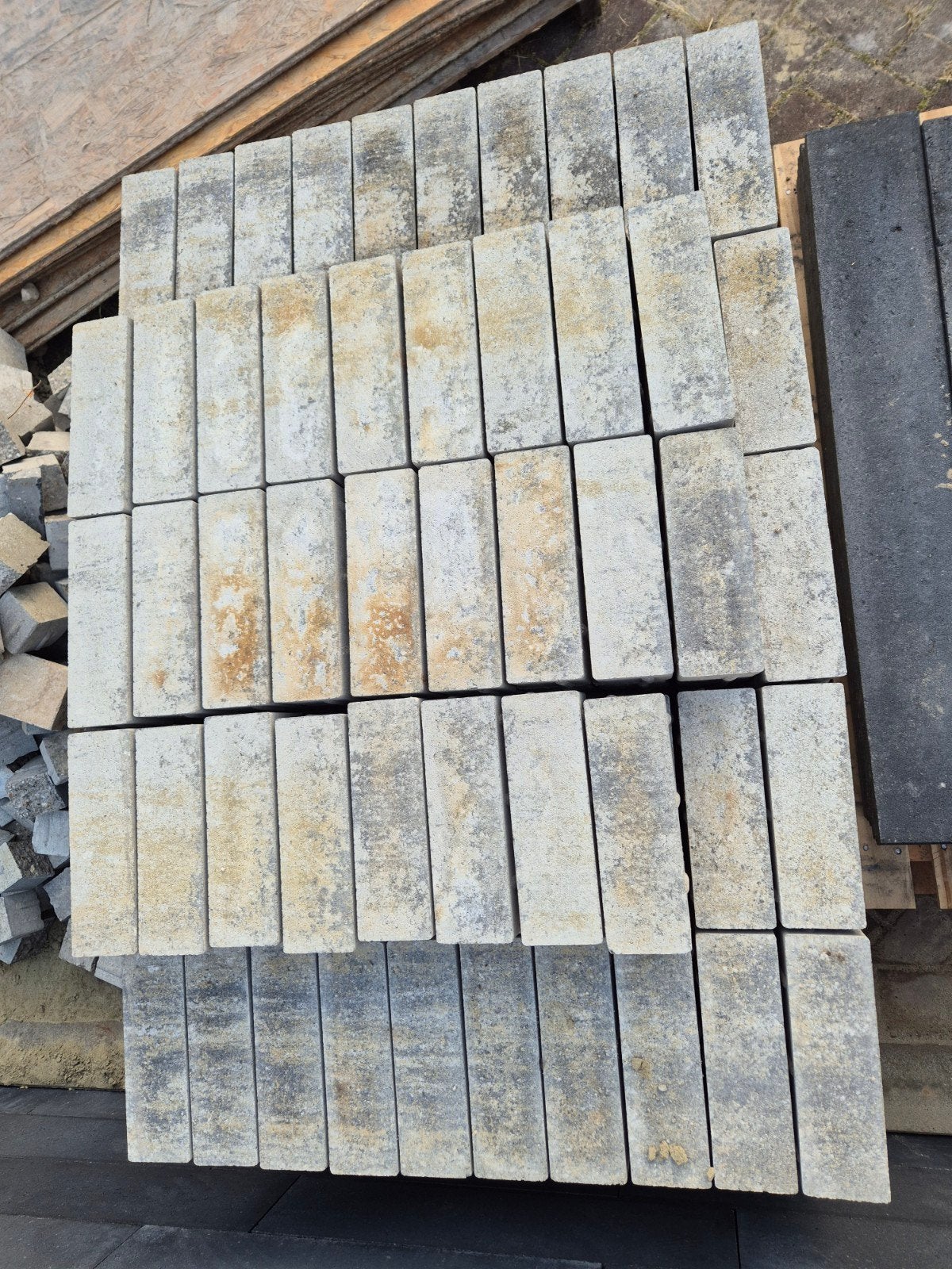 6.2m2 nieuwe muschelkalk klinkers voor oprit of terras, Tuin en Terras, Tegels en Klinkers, Ophalen, Gebruikt, Klinkers, 10 m² of meer