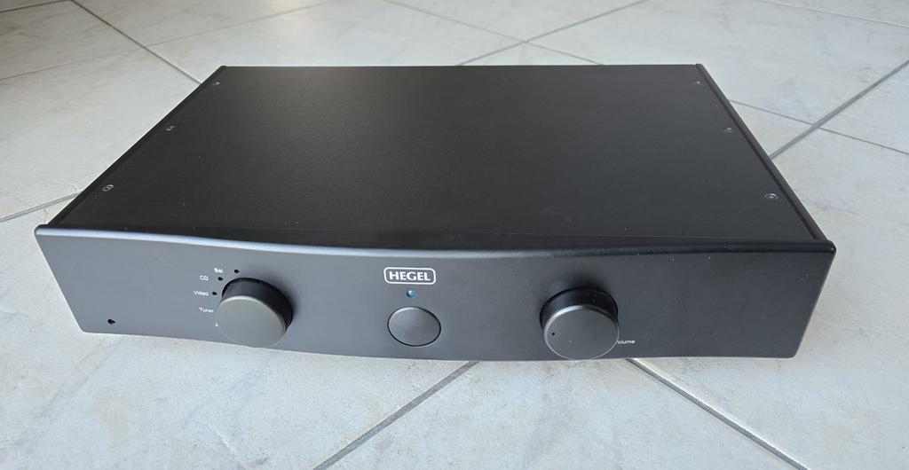 Hegel P20 voorversterker, Audio, Tv en Foto, Versterkers en Receivers, Ophalen of Verzenden, Zo goed als nieuw, 120 watt of meer