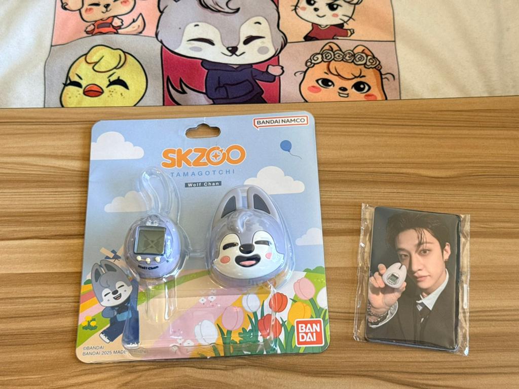 Stray Kids wolfchan bang chan tamagotchi x skzoo, Verzamelen, Ophalen of Verzenden, Zo goed als nieuw, Foto of Kaart