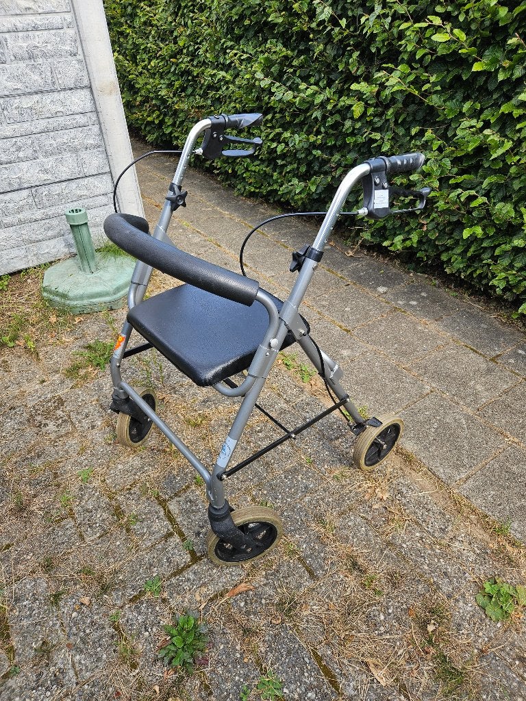 zeer nette Elephant rollator makkelijk opvouwbaar, Diversen, Rollators, Ophalen of Verzenden, Opvouwbaar, Zo goed als nieuw