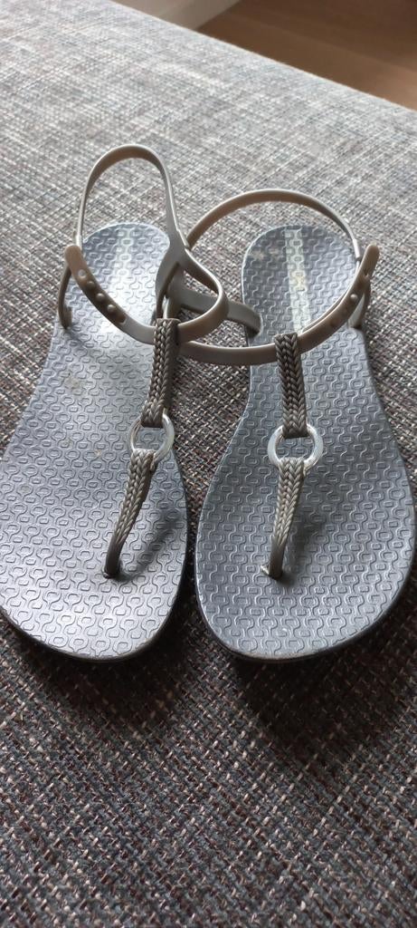 IPANEMA Sandaaltjes grijs mt 38, Zo goed als nieuw, Sandalen of Muiltjes, Ophalen of Verzenden, Ipanema