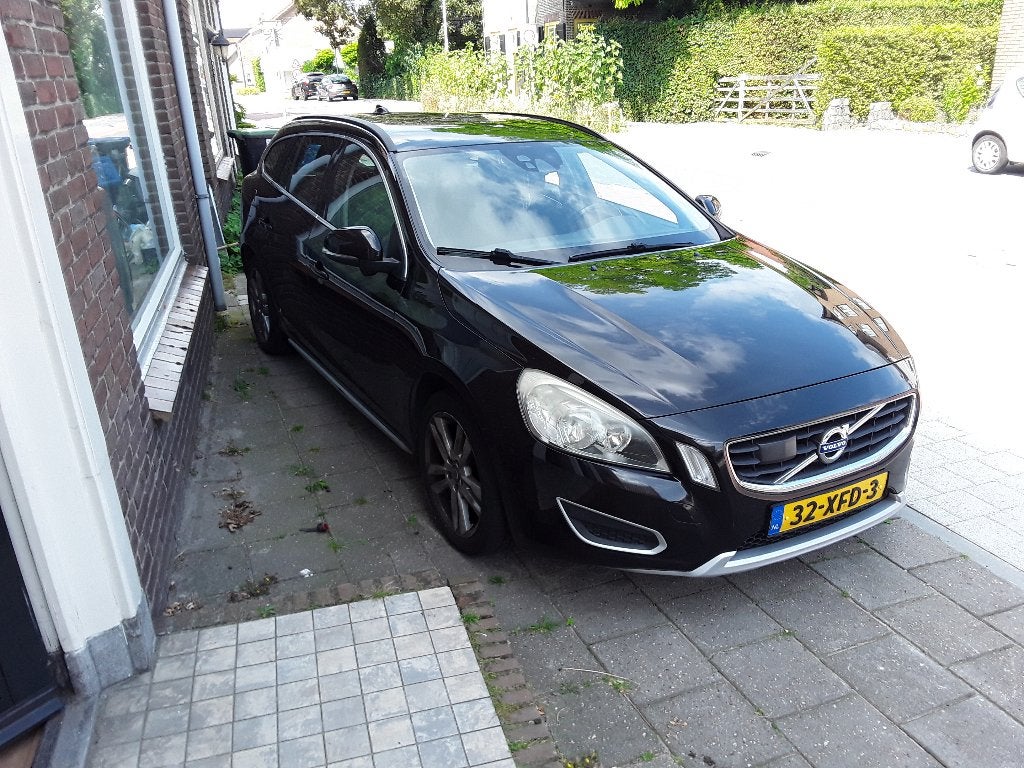 Volvo V60 T3 150pk Start/stop 2012 Zwart, Auto's, Voorwielaandrijving, 1596 cc, 4 cilinders, Zwart