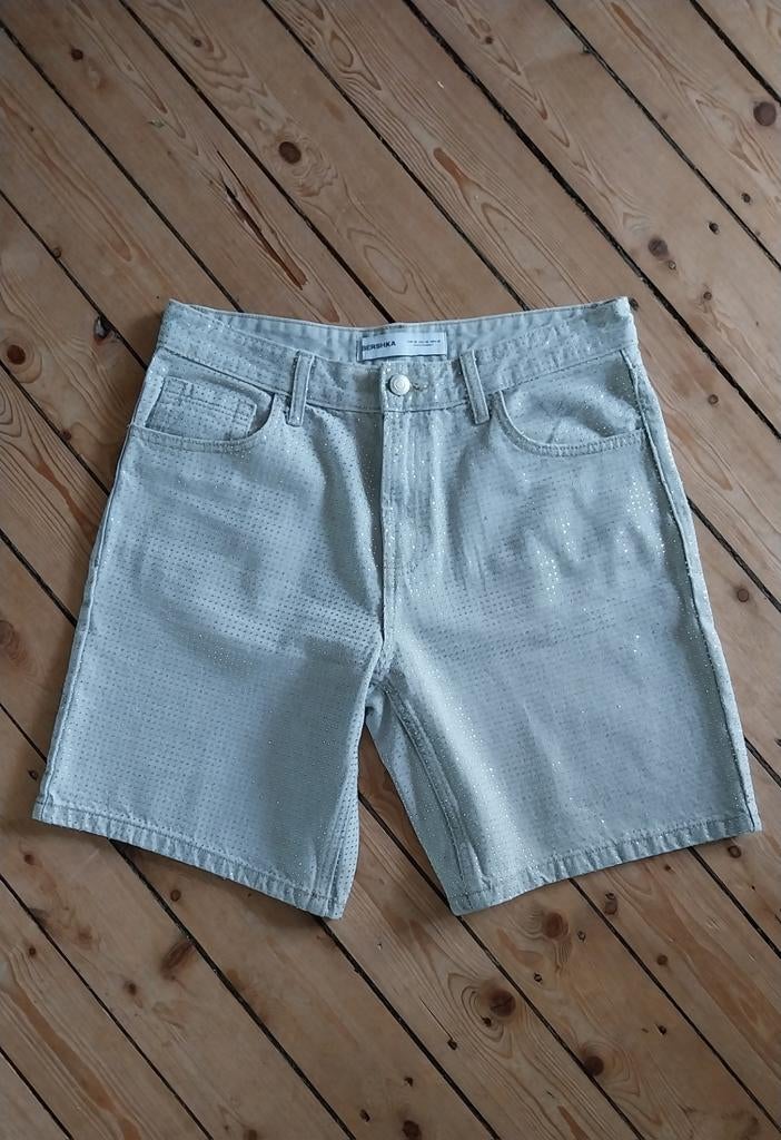 Bershka denim shorts met glitters - Maat M, Kleding | Dames, Broeken en Pantalons, Maat 38/40 (M), Kort, Zo goed als nieuw, Grijs
