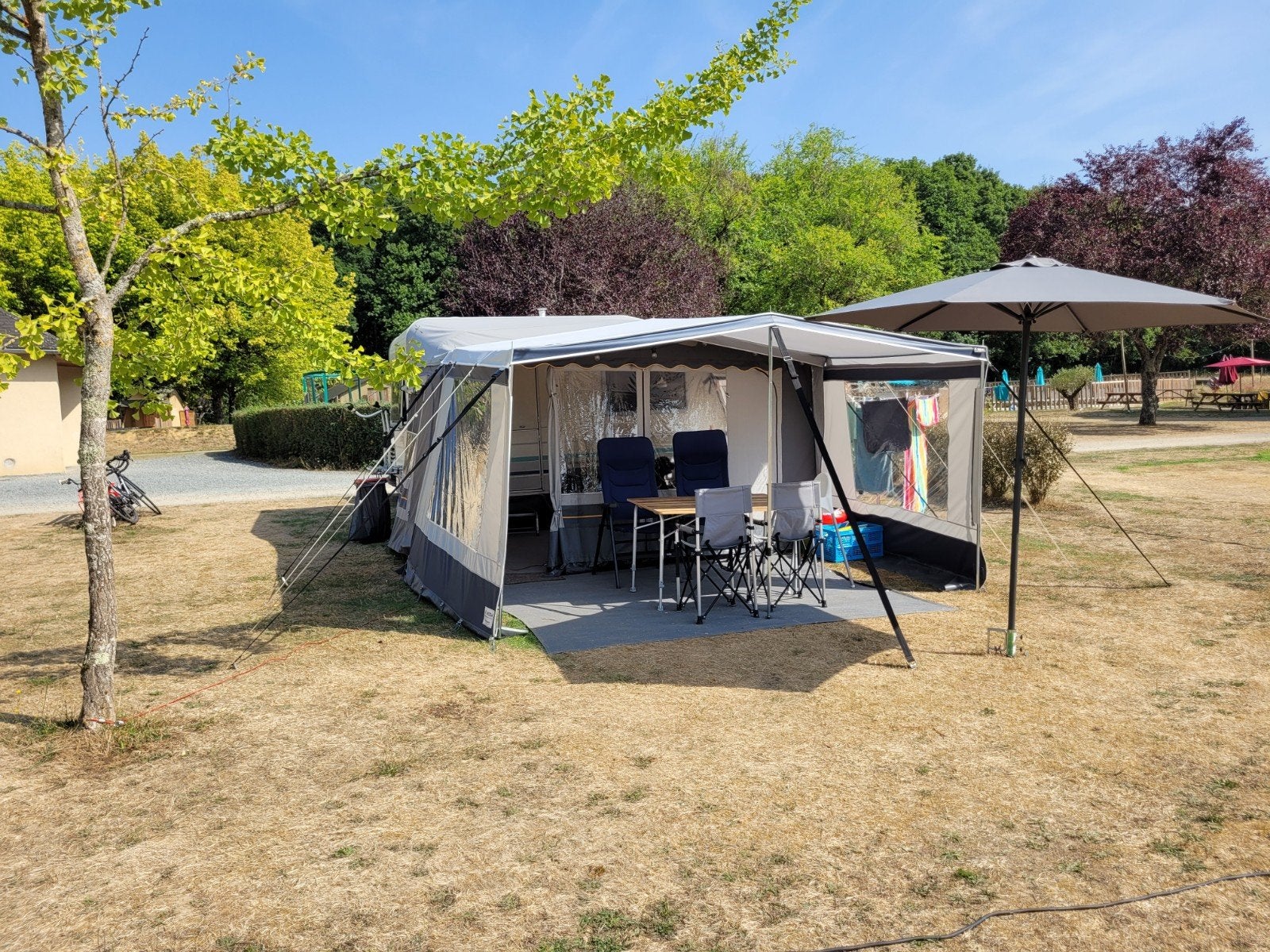 Knaus Country caravan 5 persoons met stapelbed, Particulier, 500 - 750 kg, Knaus, Vast bed