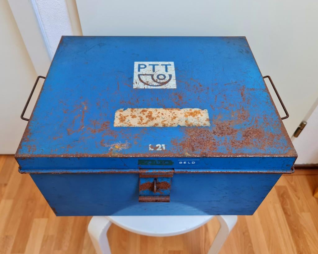 PTT sorteer kist archief postkist + logo PTT metaal jaren 60, Ophalen, Gebruikt, Gebruiksvoorwerp