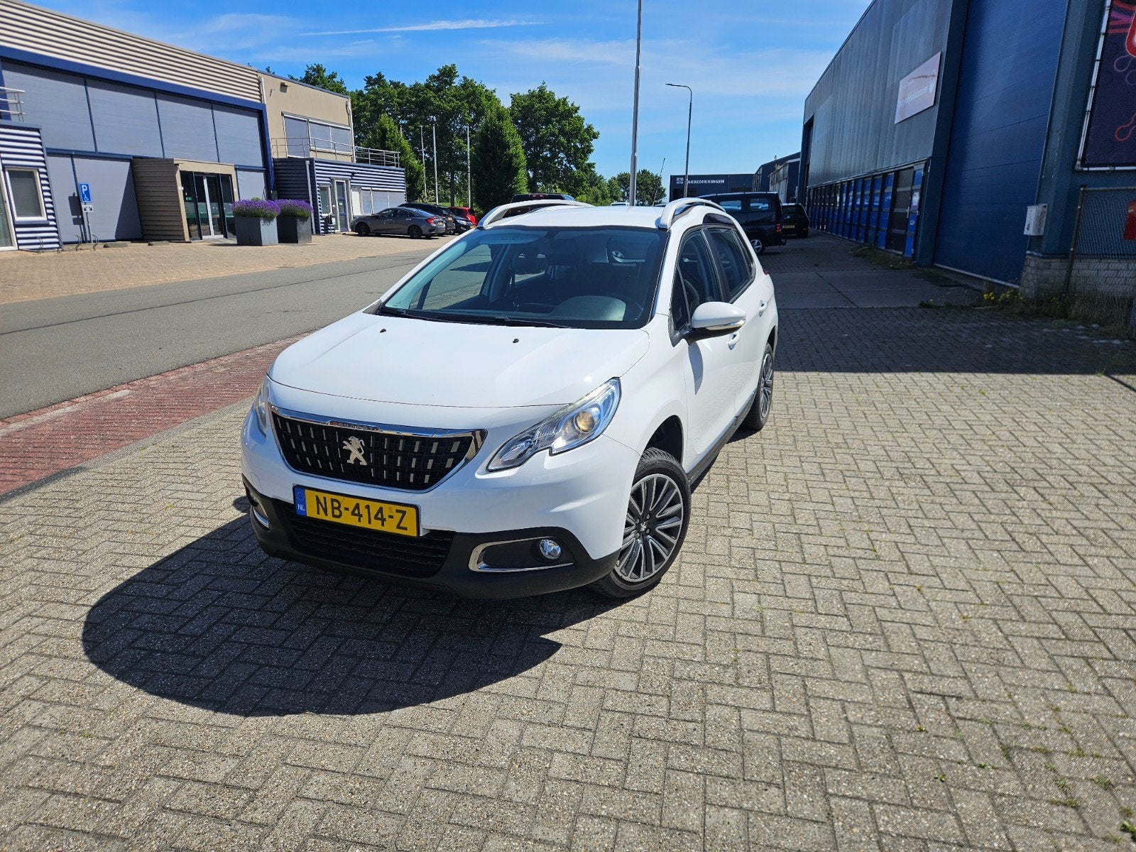 Nette Peugeot 2008 1.2 E-vti 2017 nieuwe keuring, Auto's, Stof, 40 €/maand, Zwart, 1199 cc