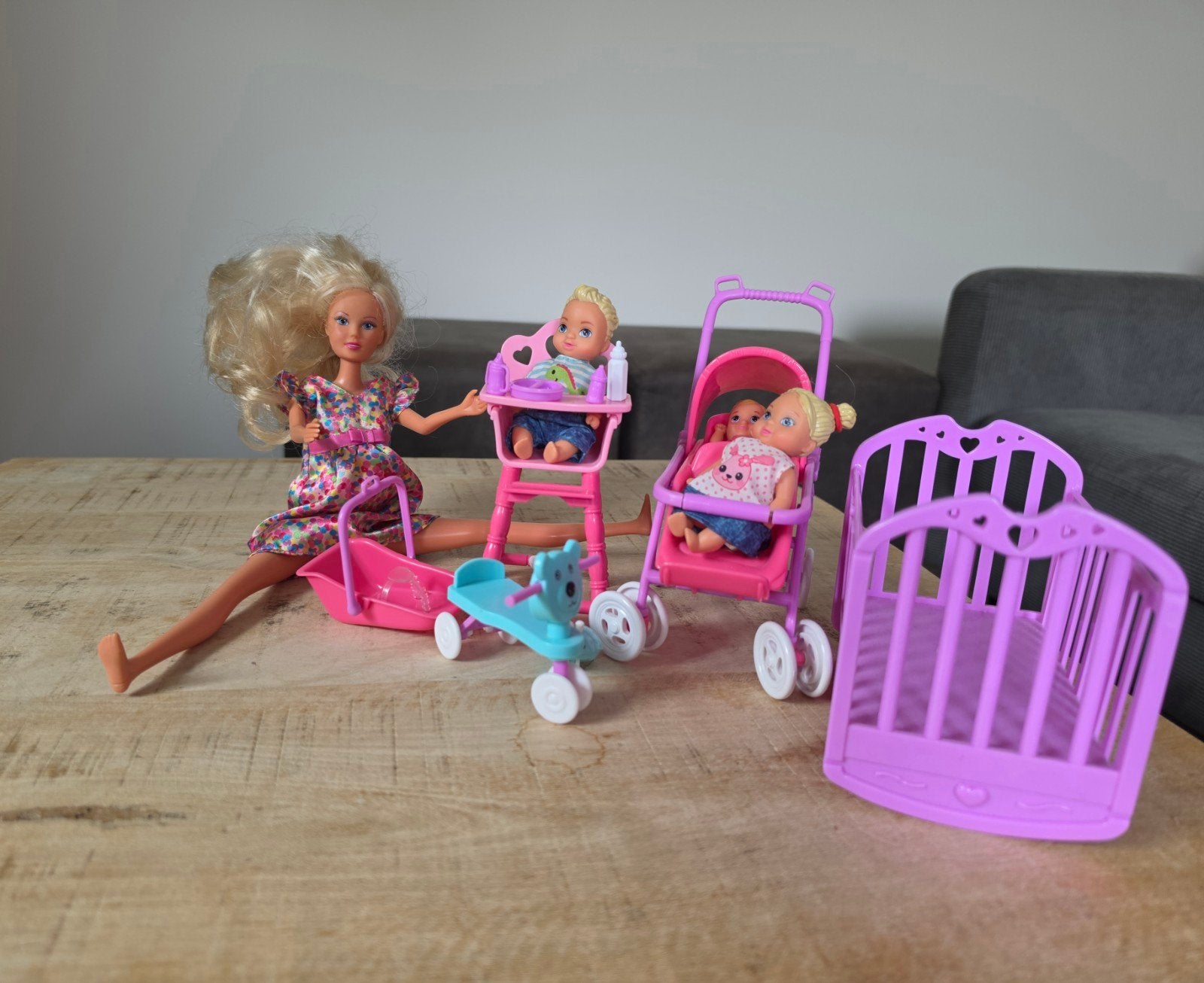 zwangere barbie en baby's, Kinderen en Baby's, Speelgoed | Poppen, Verzenden, Gebruikt, Barbie