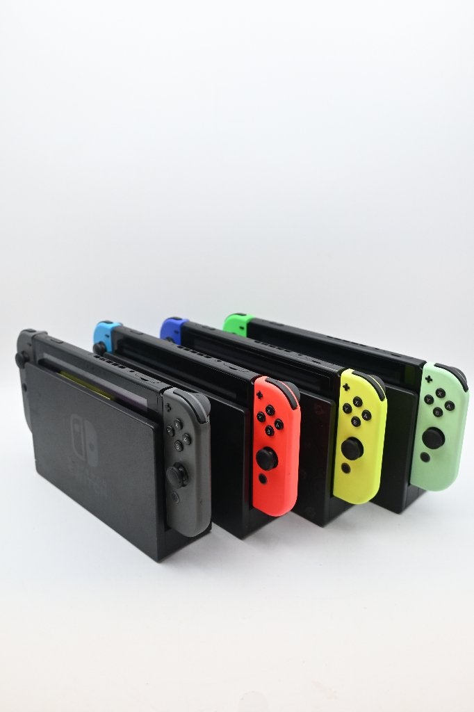 Nintendo Switch console - Diverse kleuren /Zo goed als nieuw, Spelcomputers en Games, Nintendo, Met 2 controllers, Ophalen of Verzenden
