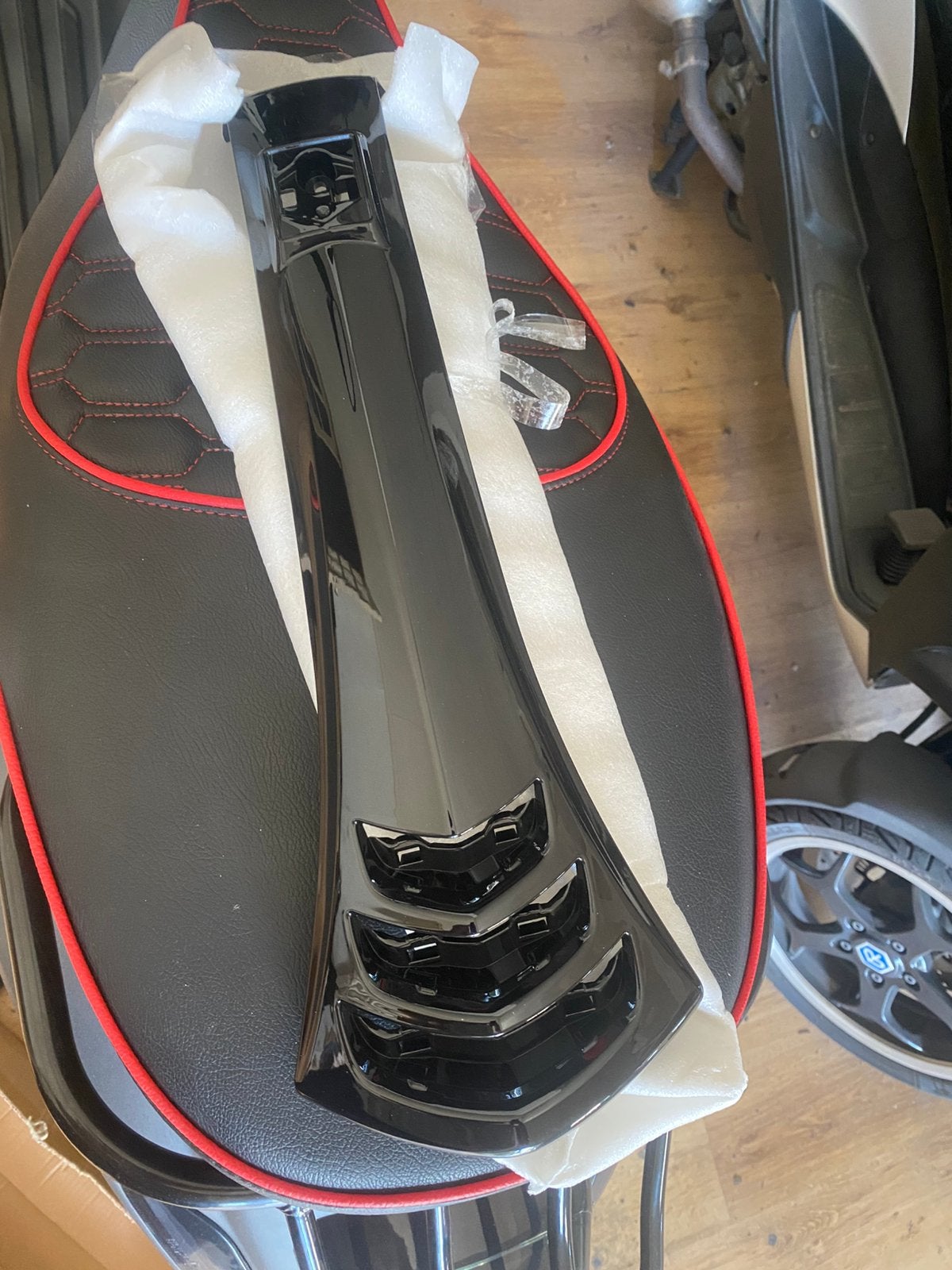 Vespa gts glans zwarte calxonneus- gloednieuw vanaf 2019, Ophalen, Nieuw, Overige typen, Vespa