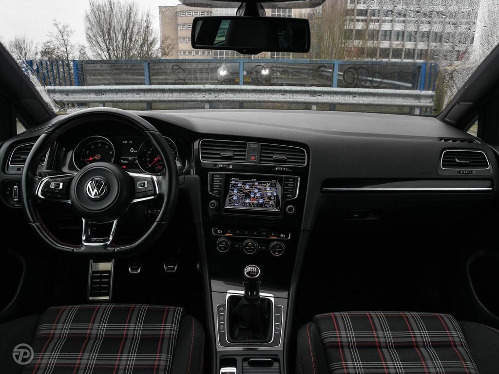 Volkswagen Golf 2.0 TSI GTI Xenon Stoelverwarming Camera Nav, Auto's, Voorwielaandrijving, Stof, Gebruikt, 4 cilinders