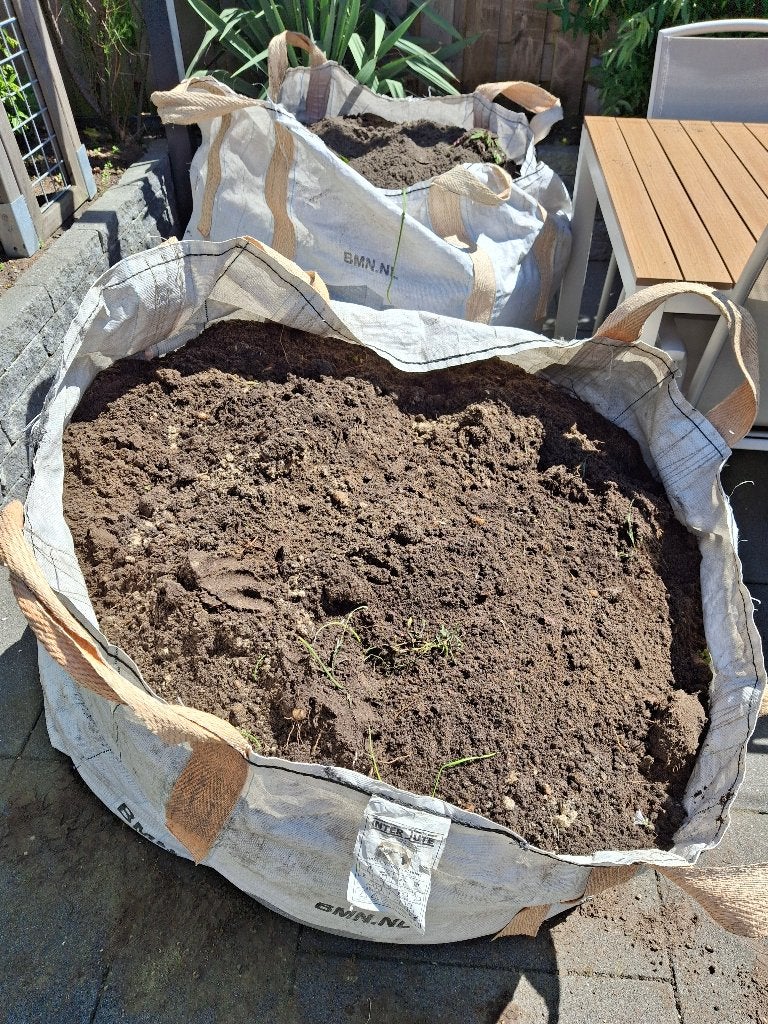 Gratis af te halen: Tuinaarde (ca. 2 big bags), Ophalen, Tuinaarde