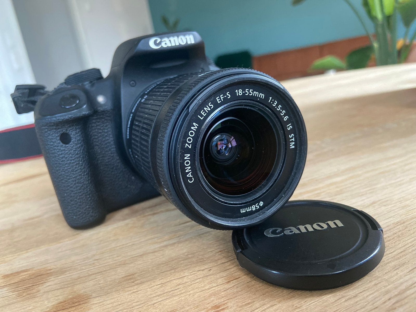 Canon EOS 700D + kit-lens EF-S 18-55mm, Ophalen of Verzenden, Zo goed als nieuw, Canon, 8 keer of meer