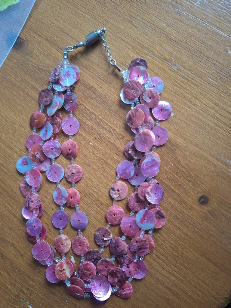 Ketting parelmoer roze 5-strengs, Sieraden, Tassen en Uiterlijk, Kettingen, Verzenden, Gebruikt, Roze, Steen of Mineraal