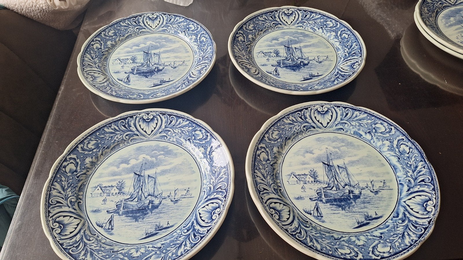 Set van 4 Boch Delfts blauwe borden met Hollands tafereel, Ophalen