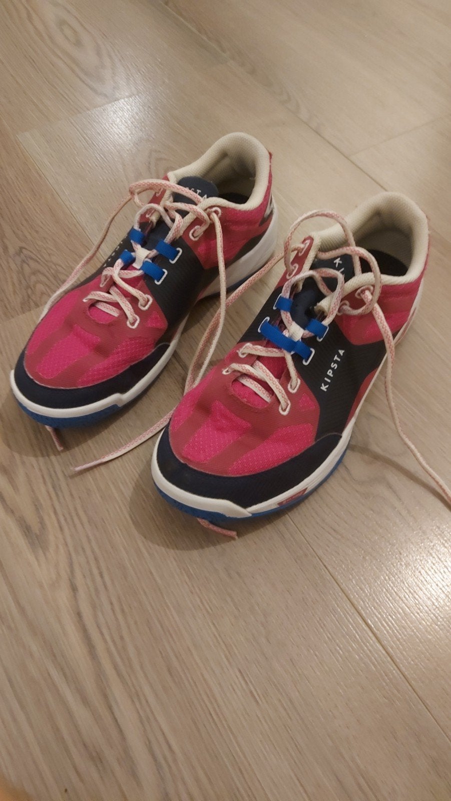 Kipsta zaalschoenen roze/blauw - Maat 42, Ophalen of Verzenden