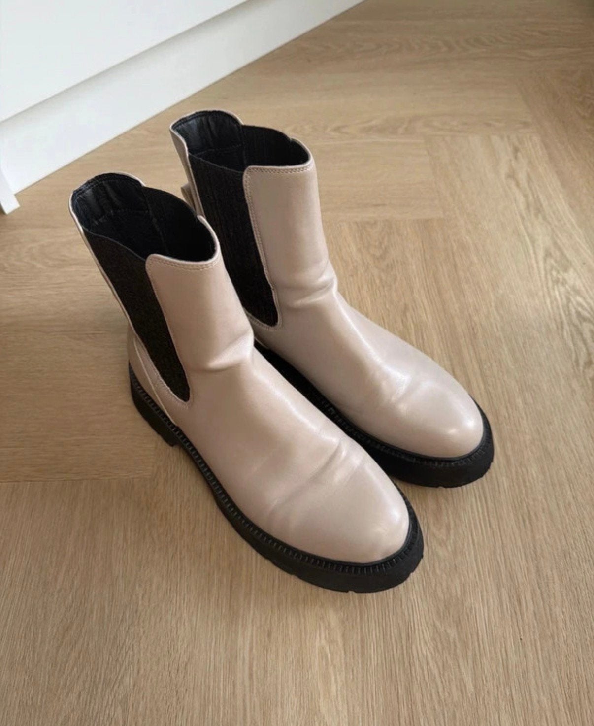 Marco Tozzi laarsjes, Kleding | Dames, Ophalen of Verzenden, Zo goed als nieuw, Beige