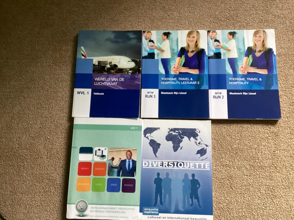 MBO Schoolboeken Toerisme, Travel en Hospitality niveau 4, Boeken, Ophalen, Gelezen, Overige niveaus, Overige vakken