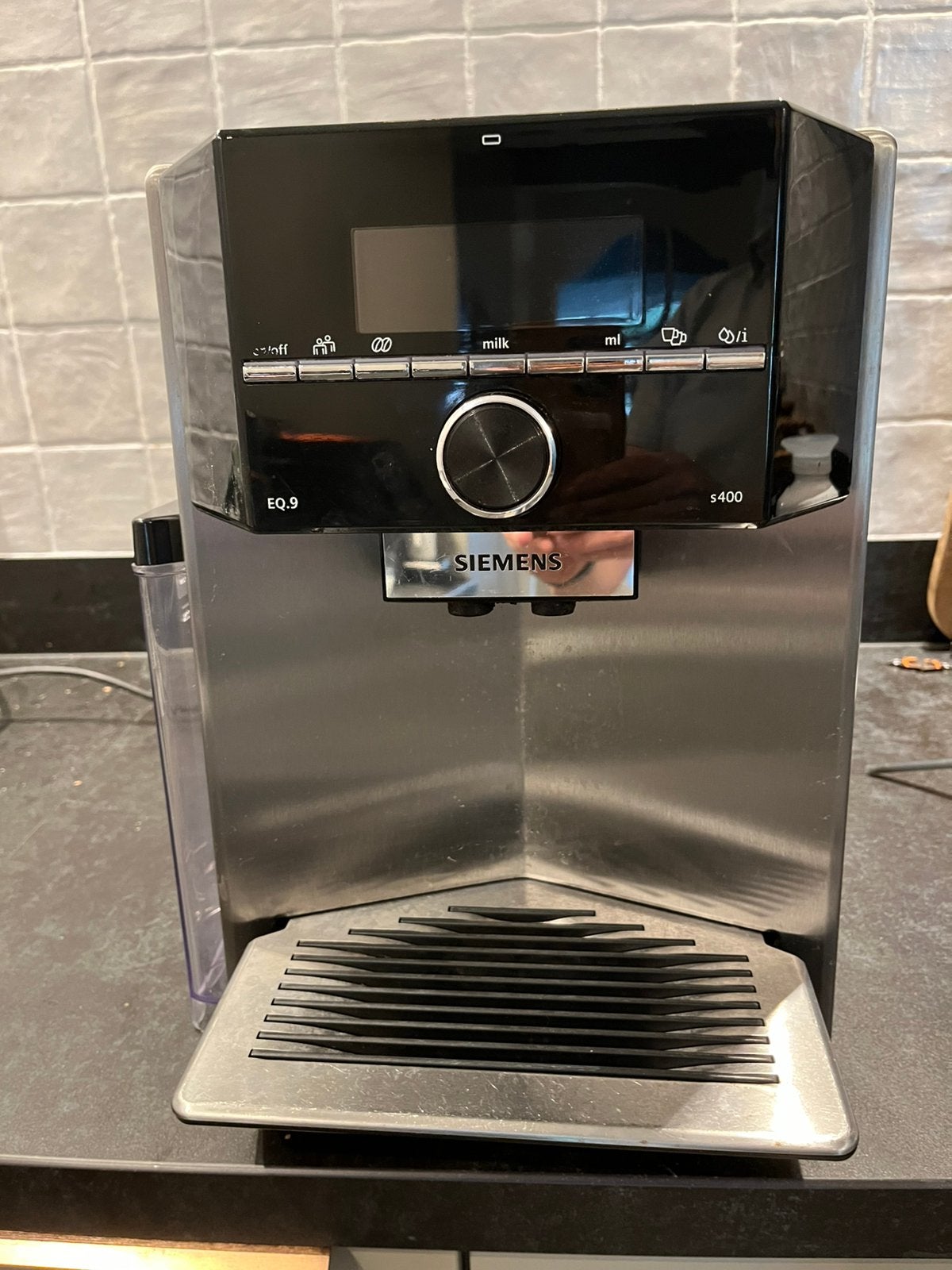 Siemens EQ9 s400 top volautomaat. Zgan., Koffiemachine, Zo goed als nieuw, 2 tot 4 kopjes, Afneembaar waterreservoir