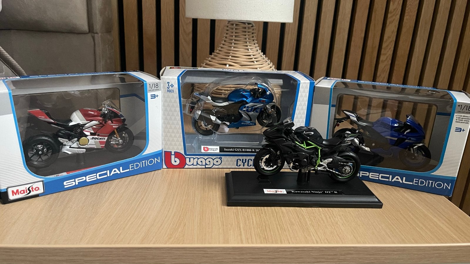 1:18 Motorschaalmodellen: Ducati, Kawasaki, Yamaha, Suzuki, Hobby en Vrije tijd, Ophalen of Verzenden, Nieuw, Motor, Overige merken